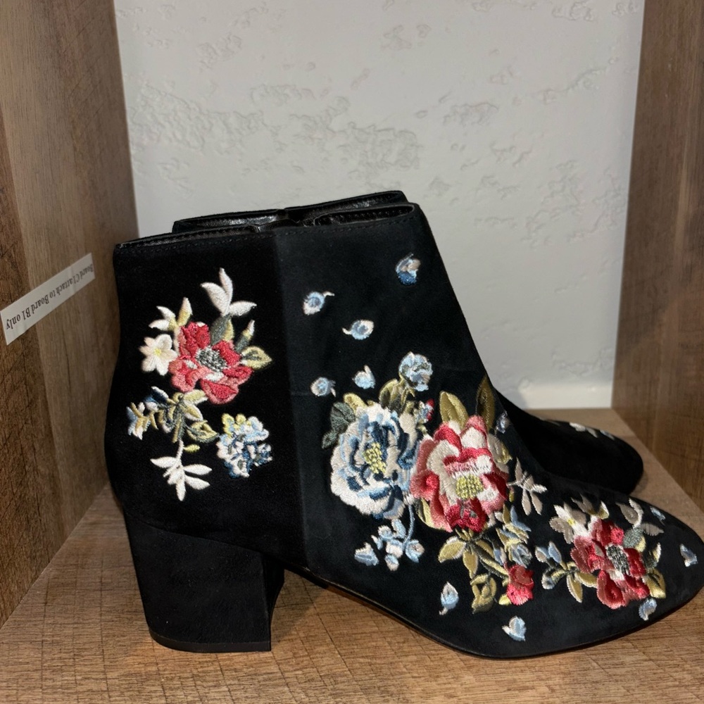 Brand new White House black market black booties with flower embroidery